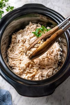 This slow cooker shredded chicken recipe is juicy, tender, and flavorful. It's a hands-off cooking method perfect for meal prep! #slowcooker #easyrecipes #mealprep #crockpotcooking #chickenrecipes #healthycooking #mealplanning Chicken Season, Pulled Chicken Recipes, Bbq Pulled Chicken, Chicken Slow Cooker, Lime Chicken Tacos, Slow Cooker Shredded Chicken, Green Chili Chicken, Honey Barbecue, Best Sugar Cookie Recipe