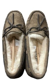 UGG Women's Dakota Suede Slip-On Moccasin Slipper Indoor/Outdoor Size 5. Moccasin Slipper, Moccasin Slippers, Moccasins Slippers, Ugg Australia, Womens Uggs, Womens Slippers, Moccasins, Indore, Indoor Outdoor