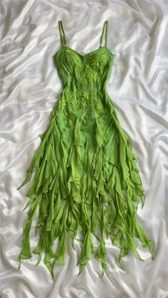 Beautiful fairytale dress🧚🏻✨ Vintage Spaghetti, Green Spaghetti, Theme Dress, Prom Dress Inspiration, Fairytale Dress, Vestidos Vintage, Festival Looks, Green Vintage, Tulle Prom Dress