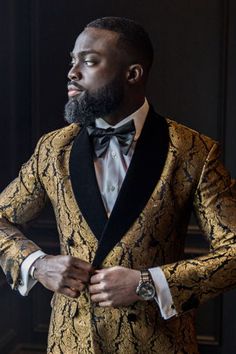 Black wedding groom look with textured gold tuxedo | luxury wedding New York | New Jersey Top Wedding Planner | Party Planner | Floral Design | JP Events And Design Gold Tuxedo Wedding Groomsmen, Black And Gold Wedding Tuxedo Groom Attire, Black White And Gold Mens Suit, Men’s Gold Suit, Gold Tuxedo For Men, Black And Gold Wedding Suit, Black And Gold Wedding Party Attire, Black And Gold Groomsmen Attire, Gold Prom Suits For Men