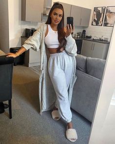 Cosy Fits, Lounge Wear Stylish, Jogger Outfit, Chill Outfit, Lounge Outfits, Loungewear Outfits, Vibe Check, Comfy Wear, Pastel Outfit