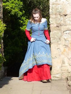 Historical Irish Clothing, Top Under Dress, Kirtle Dress, Medival Outfits Women, Medieval Kirtle, 14th Century Clothing, Forest Festival, Tudor Dress, Medieval Clothes