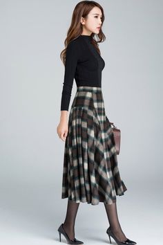 1950s plaid flare skirt, women's midi skirt 1626# – XiaoLizi Mode Style Anglais, Pleated Skirt Winter, Long Plaid Skirt, Skirt Winter, Plaid Wool Skirt, Long Skirt Outfits, Tartan Skirt, Winter Fashion Outfits Casual, Winter Skirt