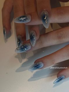 Acrylic Nails Inspo Simple, Nails Inspo Silver, Megumi Nails, Nails Astethic, Boo Nails, Grad Nails, Blue Prom Nails, Blue Chrome Nails, Blue And Silver Nails