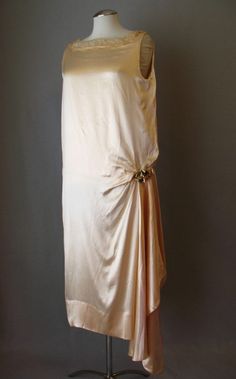 1920's Wedding Dress via Couture Allure 1926 Fashion, 20s Wedding Dress, 1920's Dresses, 1920s Wedding Dress, 20s Wedding, 1920s Women, 20s Style, 1920s Dresses