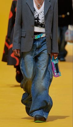 Winter Denim Outfits, Streetwear 2023, 1990 Style, Denim Streetwear, Y Project, On The Run, Mode Inspo, Cool Street Fashion, 가을 패션