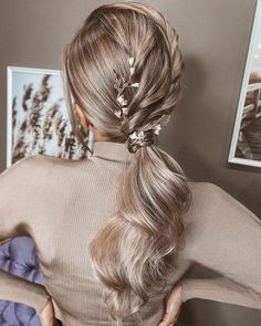 Bridesmaid Hairstyles ❤ Check out bridesmaid hairstyles for any hair length here. Inspiration for elegant updos, curls and even mismatched hairstyles for your girls. #wedding #bride #weddingforward #weddinghairstyles #BridesmaidHairstyles Modern Lob Haircut, Hairstyles For 2023, Braided Crown Hairstyles, Wedding Hairstyles For Medium Hair, Elegant Ponytail, Classic Updo, Old Hairstyles