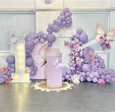 balloons and flowers are arranged on the floor