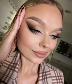 Flawless Foundation Application, Best Makeup Tutorials, Latest Makeup, Make Me Up, Makeup Goals, Smokey Eye Makeup, Eye Makeup Tutorial, Hair Dos, Smokey Eye