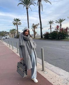 Light Grey Coat Outfit Women, Light Grey Scarf Outfit, Large Scarf Outfit Winter, Gray Hat Outfit, Light Gray Coat Outfit, Grey Scarf Outfit Winter, Dior Scarf Outfit, Gray Trench Coat Outfit, Large Scarf Outfit