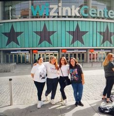 foto en el wizink center Madrid para ver por 2 vez a backstreet boys con su DNA TOUR con marta de Cartagena Laura de murcia y Zahira de Camarma esteruela Madrid el 3 de octubre del 2022 en Madrid haciendo cola plaza donde está el corte inglés de goya el concierto fue a las 21:00 horas