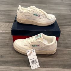 New With Tags Reebok Club Tennis Shoes Size 1 Baskets Reebok, Reebok Shoes, Shoes Color, Tennis Shoes, White Green, Kids Shoes, Tennis, Kids Shop, Shoes Sneakers