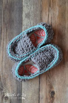 two crocheted slippers with the words free crochet pattern quick and easy slippers