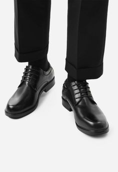 Designed in the USA Soft Synthetic Leather Upper Classic Lace-Up Construction Premium Leather Lining and Latex Footbed for All-Day Comfort Heel Height: 1" (Approx.) Wingtip Oxford, Leather Dress Shoes, Oxford Dress, Mens Formal, Comfortable Heels, Synthetic Leather, Formal Dress, Heel Height, Men's Shoes