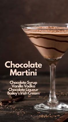 Chocolate Martini Creamy Chocolate Martini, Dessert Martinis, Martini Variations, Vanilla Vodka Cocktails, Irish Cream Cocktails, Martini Chocolate, Batch Cocktail Recipes, Cream Cocktails