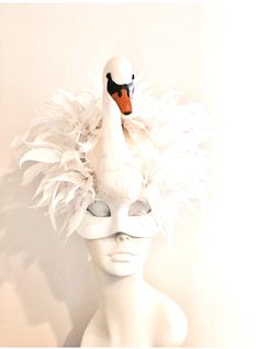 Swan Mask for Masked Ball Swan Lake Diner en Blanc Bird | Etsy Swan Costume Women, Black Swan Party, Swan Mask, Throne Of Glass Aesthetic, Swan Sculpture, Swan Costume, Swan Party, Bird Mask, Feather Mask