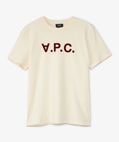 Founded in 1987 in Paris, A.P.C. is known for its minimalist aesthetic and timeless designs.The A.P.C. VPC Grand T-Shirt in Beige is a must-have for Fall/Winter 2024. This classic piece is perfect for everyday wear, featuring a relaxed fit and comfortable cotton fabric.Conquer your style with the A.P.C. VPC Grand T-Shirt in Beige, available now at SVD. Jean Touitou, French Aesthetic, Beige Shorts, Striped Jersey, Fall Winter 2024, French Brands, Bank Card, Minimalist Aesthetic, Winter 2024