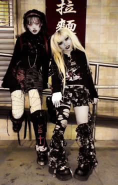 Goshikku Gyaru Outfits, Gothic J Fashion, Visual Kei Outfits Aesthetic, Dark Decora Fashion, J Punk Fashion, Rokku Gyaru Outfits, Vkei Clothes, Rokku Gyaru Fashion, Vkei Outfits