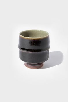 Beams Japan - Hamadagama x fennica CUP - Black - Canoe Club Ceramic Plate Design Ideas, Ceramics Cup Ideas, Wheel Throwing Ideas, Ceramic Glaze Ideas, Textured Ceramics, Tea Cup Pottery, Small Ceramics, Ceramics Cup, Slab Ceramics