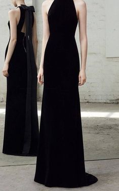 Couture Dior, Classy Prom, Prom Dresses Elegant, Women In Black, Classy Prom Dresses, Stunning Prom Dresses, Graduation Dresses, Formal Dresses Gowns