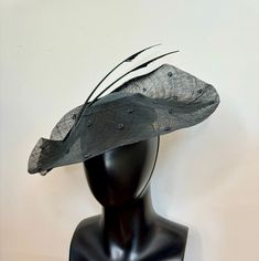 Vintage Ariane Millinery Los Angeles Black Hat Fascinator Chin/head strap for support Condition: Excellent Vintage Condition, tags attached Chic Black Evening Costume Hats, Hat Fascinator, Black Hat, Fascinator, Hats For Women, Caps Hats, Accessories Hats, Angeles, Tags