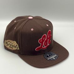 Brand Nwt. Mitchell And Neas Dynasty Fitted Hat - Los Angeles Lakers. 2009 The Finals Patch. Brown Sugar Color With Pink Under Visor. Size 7 3/4 Exclusive From Lids - Hard To Find Brown Flat Brim Hat For Sports Events, Lakers Colors, Chicago Bulls Snapback Hat, Chicago Bulls Hat, Black Snapback, Head Wear, Cap Mens, Fitted Caps, Fitted Hat