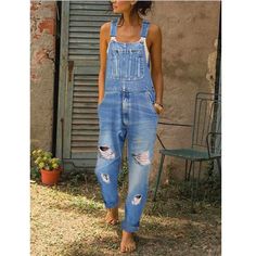 Denim Rompers & Jumpsuits Outfits For Women. Find New Trends of Denim Jumpsuits & Rompers for Women, up your wardrobe easily. Our Denim Jumpsuit help you explore the newest trends and essentials casual for any and every occasion! Find the perfect one-piece denim jumpsuits outfit for a stylish and effortless look. Jumpsuits Womens Fashion, Jumpsuit Denim, Ripped Women, Slim Jumpsuit, Moda Denim, Strap Pants, Denim Fashion Women, Overall Jumpsuit