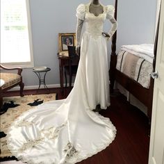 Buckneck's White Vintage Wedding Dress With Lots Of Lace N Pearls Excellent Condition No Spots Tears Or Missing Pearls Or Buttons ..Excellent Condition Size 6 Cant Complete Buttons On Mannequin As She Is Larger Than Dress Vintage 60s Wedding Dress, White Vintage Wedding Dress, 80s Wedding Dress, White Vintage Wedding, 90s Wedding Dress, Wedding Dresses 60s, 1940 Dress, 80s Wedding, Wedding Dress Color