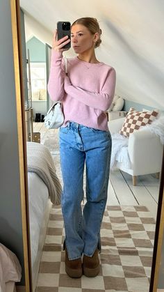 Pink sweater and jeans outfit. Pink Sweater And Jeans Outfit, Sweater And Jeans Outfit, Sweater And Jeans, 20s Fashion, Cute Winter Outfits, Winter Fits, Fashion Mistakes, Street Style Inspiration, Jeans Outfit