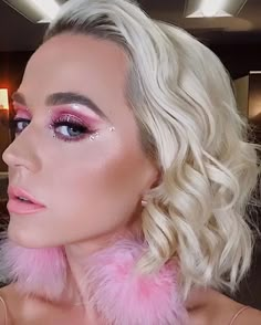 Crystal Eye Makeup, Katy Perry Makeup, Rosa Make-up, Make Up Color, Celeb Makeup, Crystal Makeup, Rhinestone Makeup, Pink Eye Makeup, Euphoria Makeup