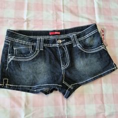 Super Cute Short Shorts Cute Short Shorts, Y2k Bottoms, 2024 Wardrobe, Cutesy Clothes, Recreate Outfits, Good Fits, Designing Clothes, 2000s Clothes, Shorts Y2k