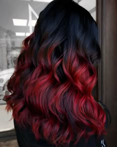 Black Ombre Hair, Black Hair With Red Highlights, Black Hair Ombre, Black Red Hair, Black Hair Dye, Hair Color Streaks, Ombré Hair, Pretty Hair Color