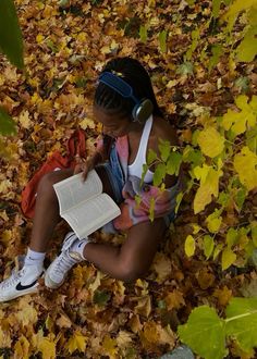 #reading #photography #leaves #fall #falltrends Fall Fun Aesthetic, That Girl Fall Aesthetic, Fall Girl Aesthetic Black Women, October Girl Aesthetic, Black Women Fall Aesthetic, School During Fall Aesthetic, Soft Girl Aesthetic Black Women Fall, Apple Picking Aesthetic Outfit, Brown Woman Aesthetic