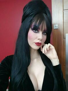 Elvira Eye Makeup, Elvira Makeup Tutorial, Elvira Hair Tutorial, Elvira Hair, Play Ghoul, Elvira Cosplay, Elvira Halloween, Elvira Coffin, Cemetery Photography