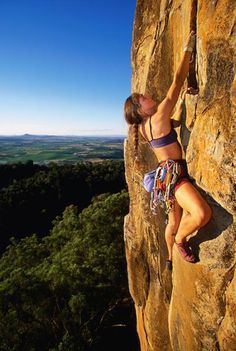 I want to learn to become a good rockclimber :) Climbing Women, Climbing Photography, Rock Climbing Training, Free Climb, Climbing Girl, Sports Video, Outdoor Climbing