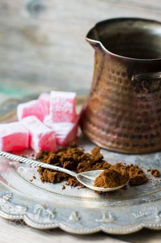 coffee & turkish delight Lebanese Breakfast, Coffee Sweets, Coffee Turkish, Breakfast Presentation, Green Mountain Coffee, Arabic Coffee, Arabic Sweets, Turkish Tea