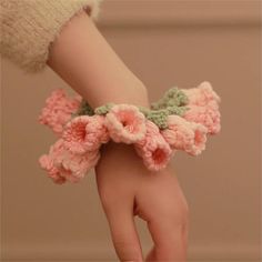 Description:Handmade Crochet Lily Of The Valley Hair Band Specification:Materials: CottonWeight: 42 g/pcSize: 14 cm * 14 cmColor: Pink/Blue Put a playful twist on your hair game with our Handmade Crochet Lily Of The Valley Hair Band! Handcrafted with care, this band adds a touch of whimsy to any hairstyle. Embrace your unique style and stand out with this cute and quirky accessory. (Only 42 words!) Crochet Flower Chain, Lily Of The Valley Hair, Crochet Lily Of The Valley, Roses Au Crochet, Crochet Hair Clip, Crochet Lily, Crochet Hair Clips, Chignon Hair, Lily Of The Valley Flowers