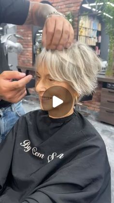 Very Thick Short Hair, Super Short Shag Haircuts, Short Haircut Back View, Mid Bob Hairstyles, Messy Short Hairstyle Women, Short Fine Hairstyles, Long To Short Hair Transformation, Frankie Sandford Hair, Kris Jenner Haircut