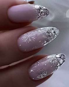 Nail Designs Xmas, Christmas Silver Nails, Silver Christmas Nail Designs, Elegant Christmas Nail Designs, Coffin Nails Christmas, Nagel Design Winter, Christmas Nails Design Elegant, Nails Christmas 2022, Elegant Winter Nails