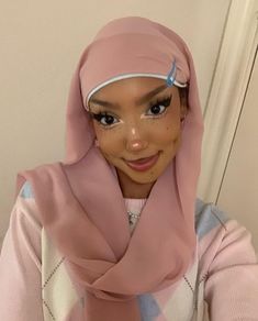 Soft Makeup Looks, Hijab Aesthetic, Hijabi Style, Soft Makeup, Alternative Hair, Hijabi Outfits, Penteado Cabelo Curto, Selfie Ideas, Yummy Yummy