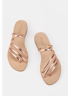 Flat sandal with tubular straps in rose gold Luxury Boots, Artisan Fashion, Luxury Flats, Feminine Chic, Italian Shoes, How To Make Shoes, Sample Sale, Sandals For Sale, Boot Shop