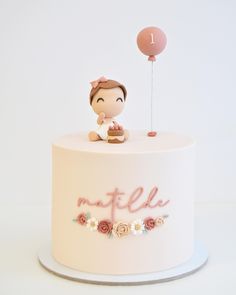 1 Compleanno Baby Girl, First Bday Cake, 1st Birthday Cake Designs, Ballet Cake, Vom Avea Un Copil, Dedication Cake, 1st Year Cake