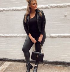 Nyc Style, Fall Fashion Trends Women, Winter Fashion Outfits Casual, Plus Size Fashion For Women, Nyc Fashion, Fall Fashion Trends, Faux Leather Leggings, Autumn Fashion Women