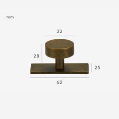 an image of a door handle with measurements for the handles and knobs on it