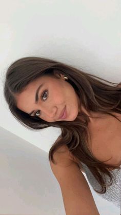 Hair With Angles, Light Brunette Hair No Highlights, Hair Color Ideas For Brunettes Natural, Honey Brown All Over Color, Light Brunette Hair Solid, Clean Girl Aesthetic Brunette, Clean Girl Brunette, Natural Dark Brown Hair Color, Natural Makeup Looks For Brown Eyes Brunettes Dark Hair