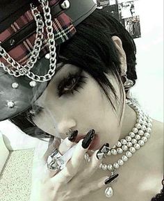 Visual Kei Women, Nana Osaki Aesthetic Outfits, Visual Kei Makeup Ideas, Visual Kei Makeup Eye, Nana Osaki Makeup, Vkei Make Up, Visual Kei Outfit Ideas, Nana Osaki Aesthetic, Vkei Aesthetic