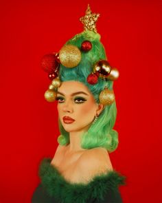 #christmas #christmasmakeup #wig #wigstyling #hairstyles #hairstyleideas #makeup #xmas #fashionphotography #makeupphotography Christmas Hair Shoot, Vintage Christmas Outfit, Christmas Hair Ideas, Vintage Christmas Party, Christmas Tree Hair, 12 Days Of Xmas, Xmas Fashion, Kitsch Christmas