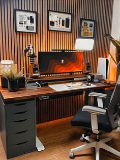 #setup Office With Daybed, Tech Home Office, Cozy Desk Setup, Productive Home Office, Home Office Set Up, Small Game Rooms, Merch Products