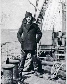 A Man's Guide to the Pea Coat | The Art of Manliness Enduro Vintage, Navi A Vela, Americana Vintage, Crew Members, A Ship, Vintage Photographs, Vintage Photography, Old Photos