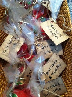 a basket filled with lots of red and green apples next to tags that say robinies